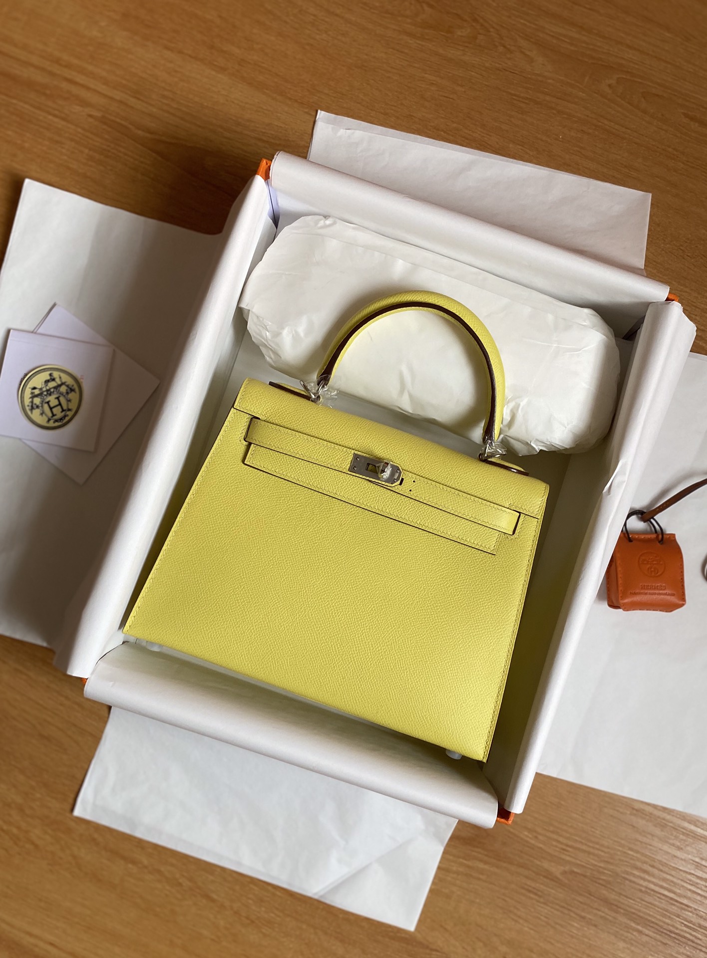 Hermes Kelly 25cm Handbag Shoulder Bag in Yellow Lemon Epsom Leather